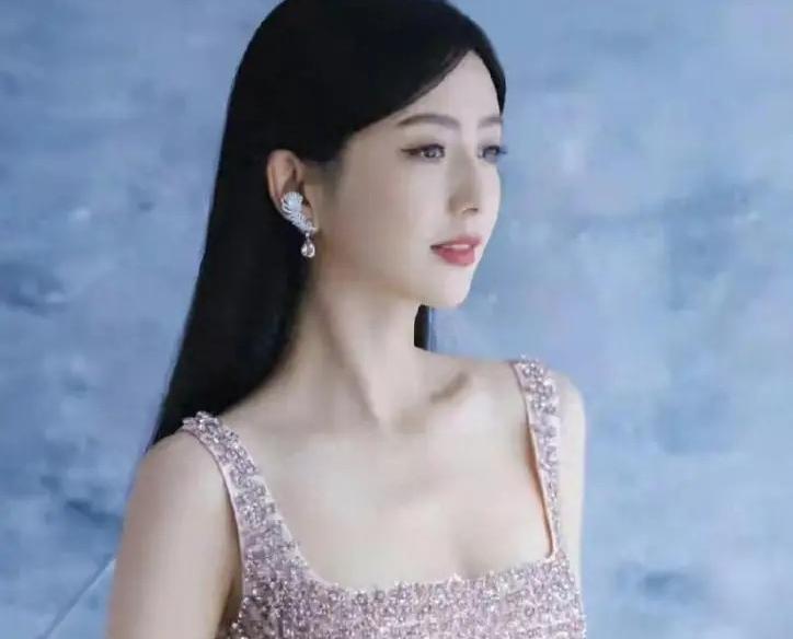 全智贤陷《暴风圈》争议:代言损失或超 2 亿,沉默背后的多重困局