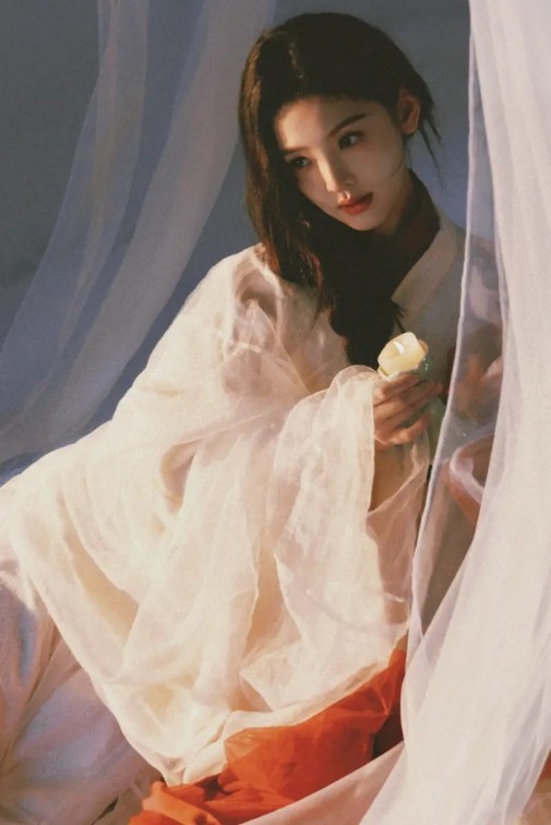 曝90后三字女明星当妈！李一桐彭小苒陈都灵等躺枪