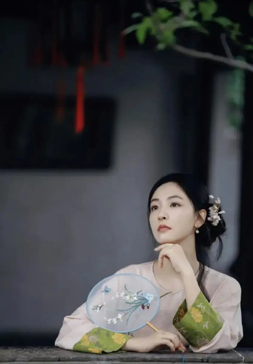 改名潮下的组织困局：影视行业片名管理的组织性缺失与破局之道