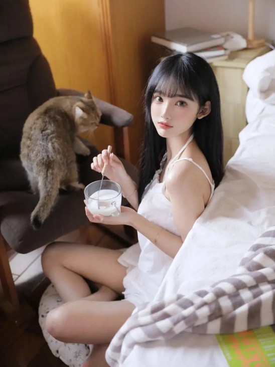 突发！香港知名男星身材暴瘦被质疑患病，和女友恋爱多年不结婚