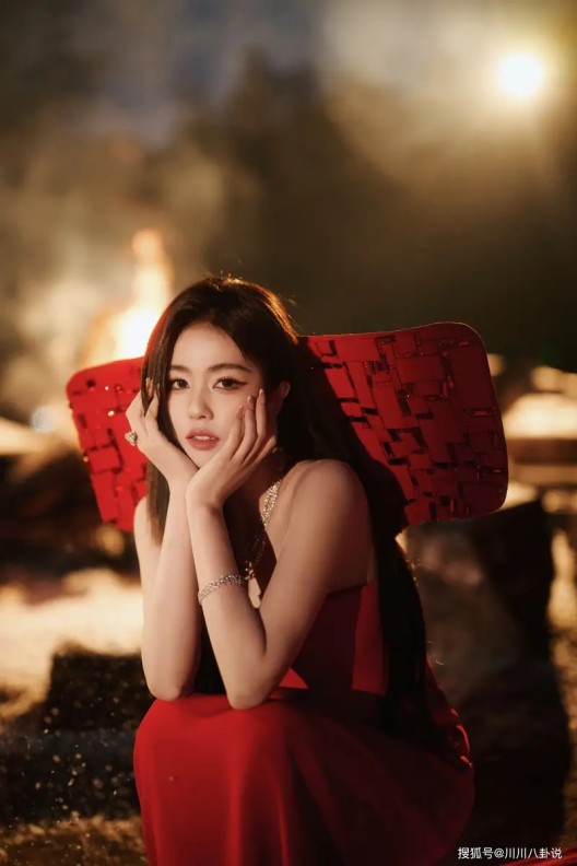 从贺娇龙到呆呆  我们如何才能不被算法困在“马背上”？