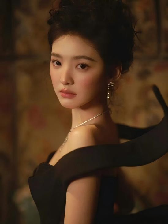 《成何体统》首播点评：穿书宫斗皆套路，深耕民生见价值