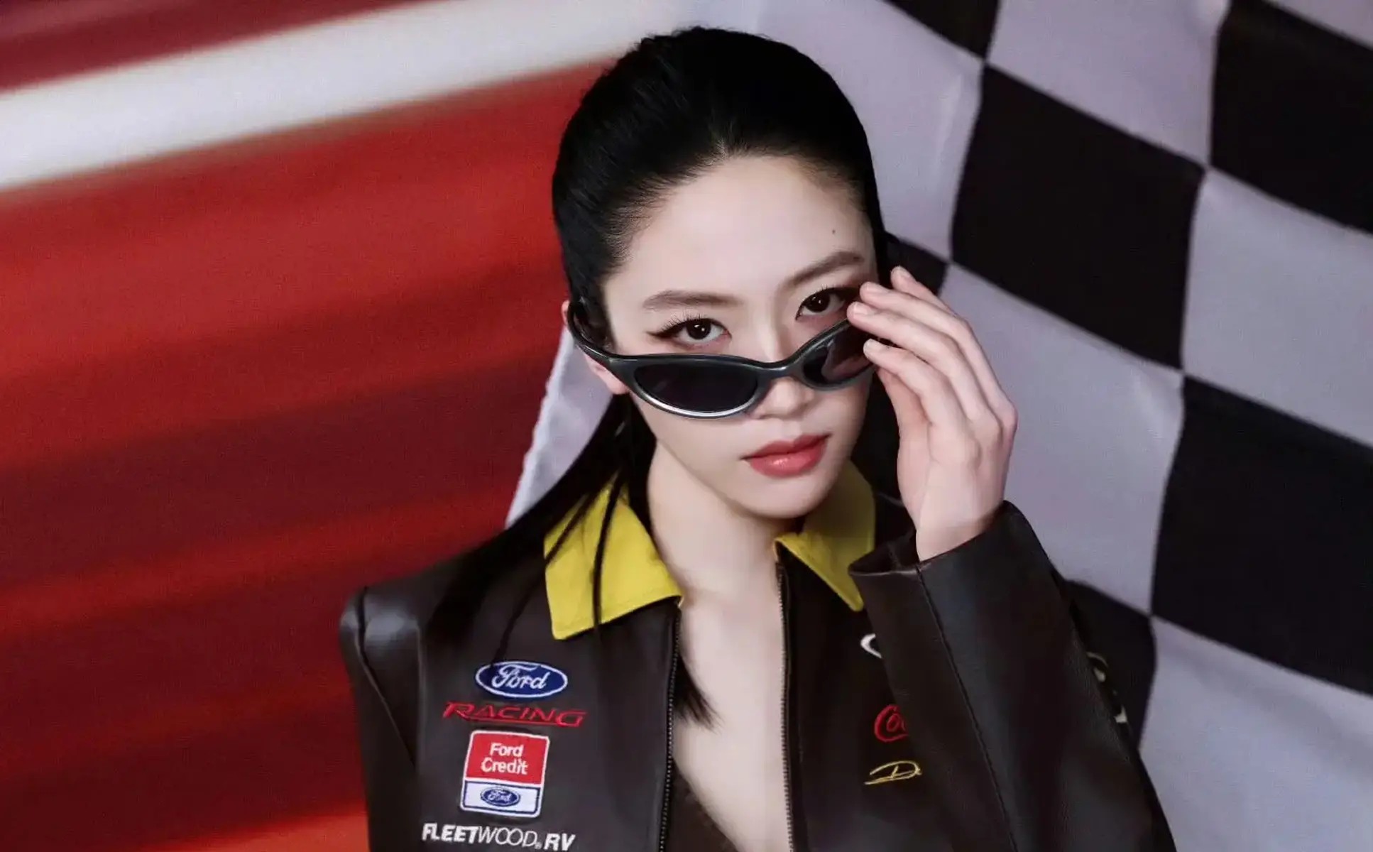 凌潇肃评论区沦陷！唐一菲6年多没更新，都被困在男方第一段婚姻