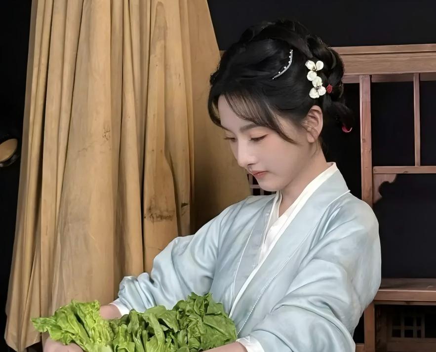 姚晨曹郁离婚，结婚14年育有一儿一女，隐瞒多年至今才官宣